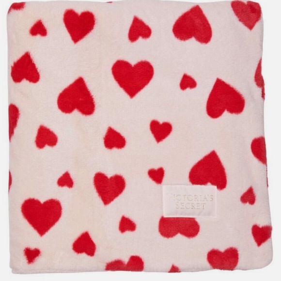 NWT VS Faux Fur HEART Throw Blanket Victorias Secret